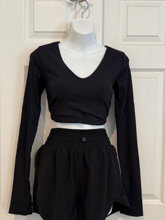 Forever 21 Tops - Forever 21 Black Ribbed V-Neck Long Sleeve Crop Top